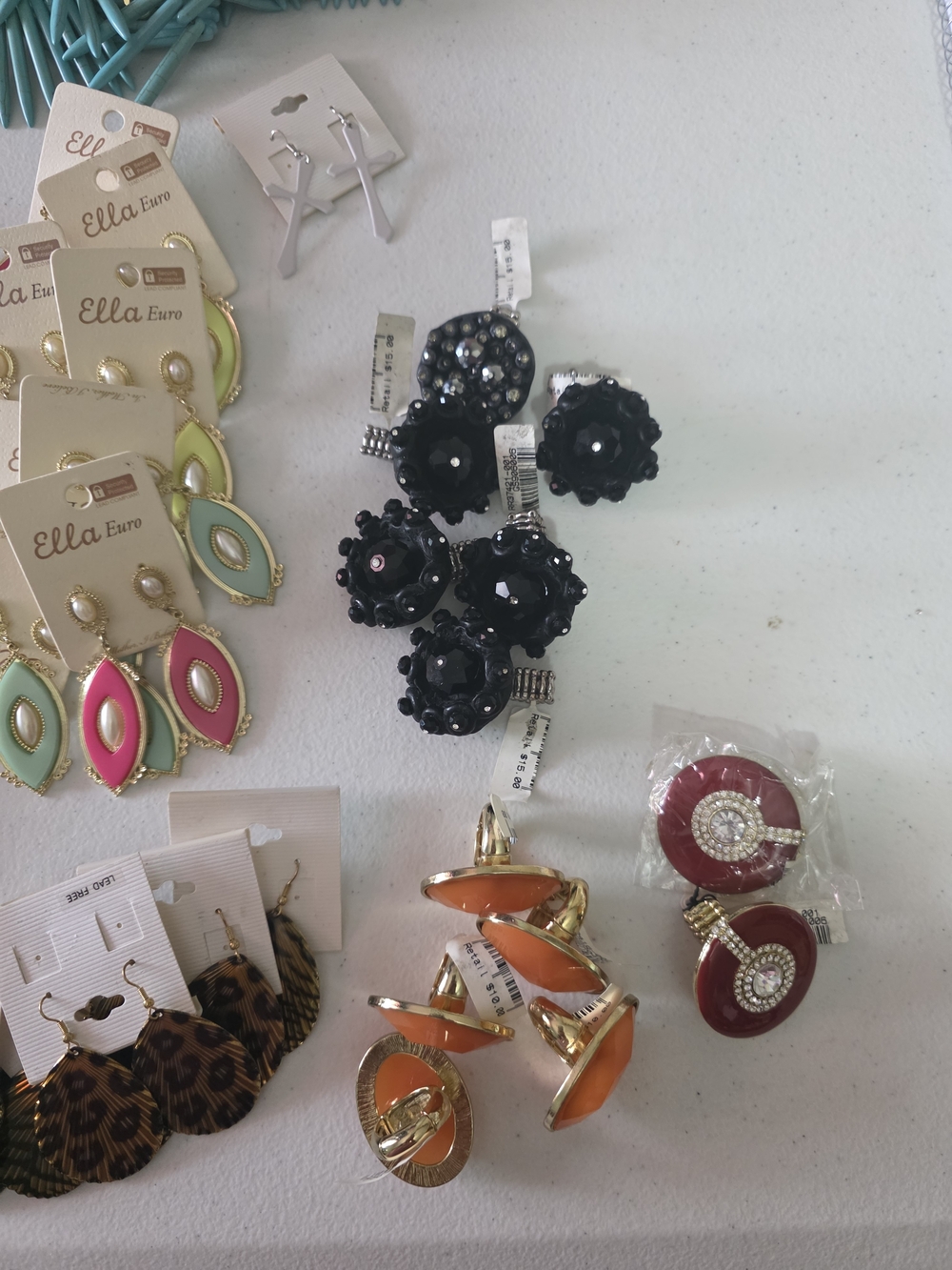 #1) Mixed Fashion Jewelry - Large Lot - Picture 12 of 16